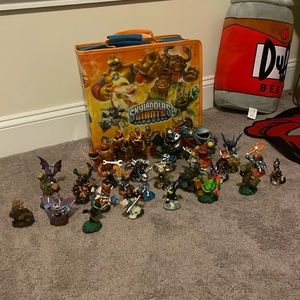 Skylander Giant Storage Case with 30+ Characters BUNDLE